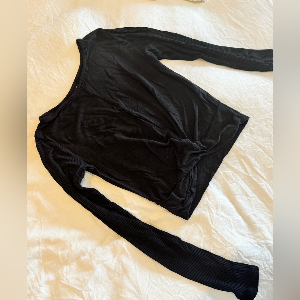 ALO Yoga Black Long Sleeve Crop Top
